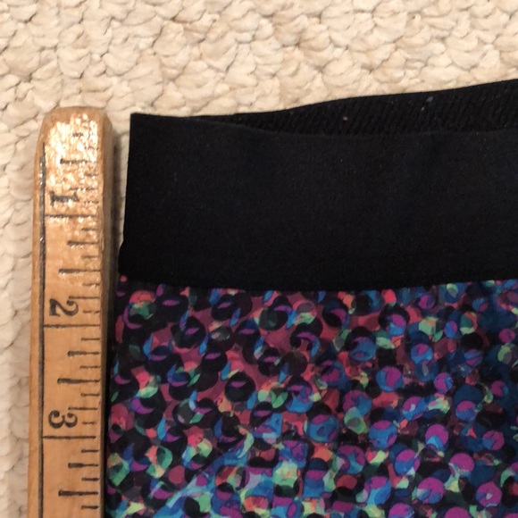 Nike Pro Hyper Cool Kaleidoscope crop leg Workout Leggings - Picture 5 of 16